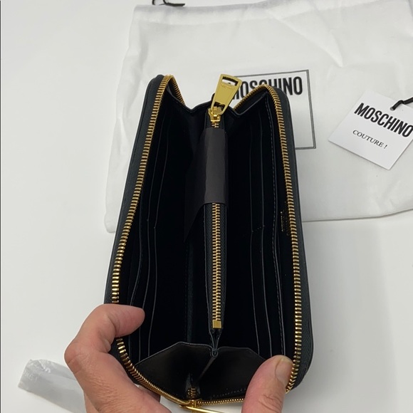 NEW Moschino - Picture 8 of 8